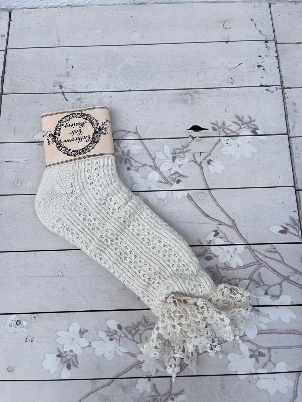 Lace-Trim Cream Knit Ankle Sock with Crochet Ruffle